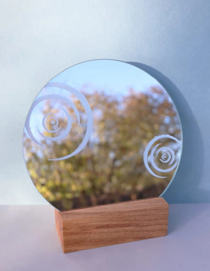 miroir rond gravé ondulations eau base chêne elementti